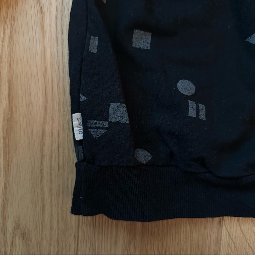 Black Geometric Ruffle Sweatshirt Size 3 - Picture 6 of 6